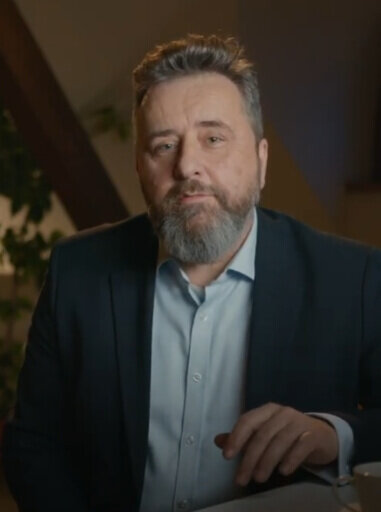 Portrét Ivo Jupy, který se zapojuje do reformy školství.